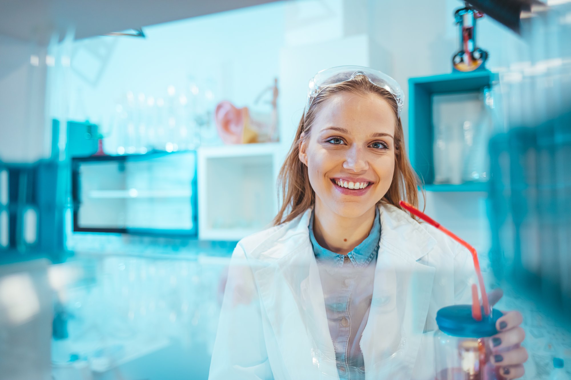 AdobeStock_519569732-pharmacist